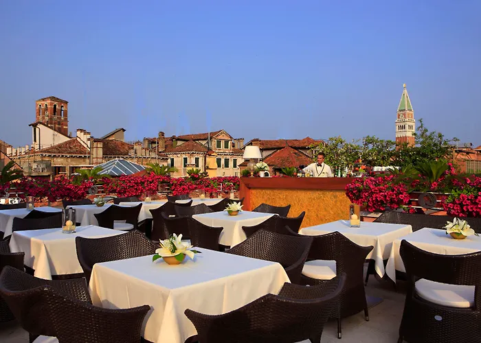 Hotel A La Commedia