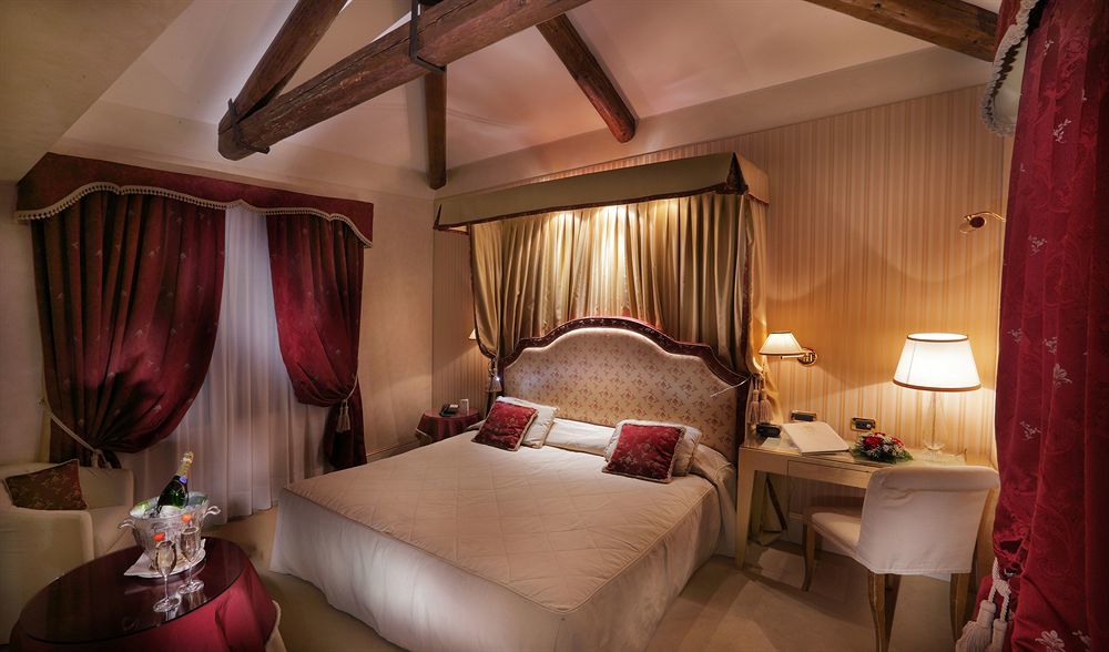 A La Commedia Hotel