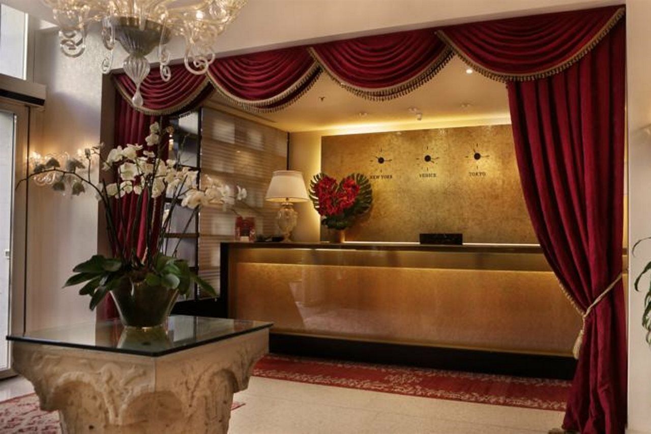 Hotel A La Commedia